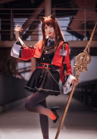 他将她抵在桌上律动_HD免费观看